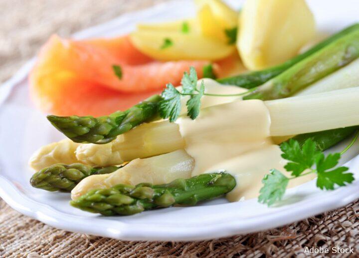 Spargel mit Lachs und Kartoffeln