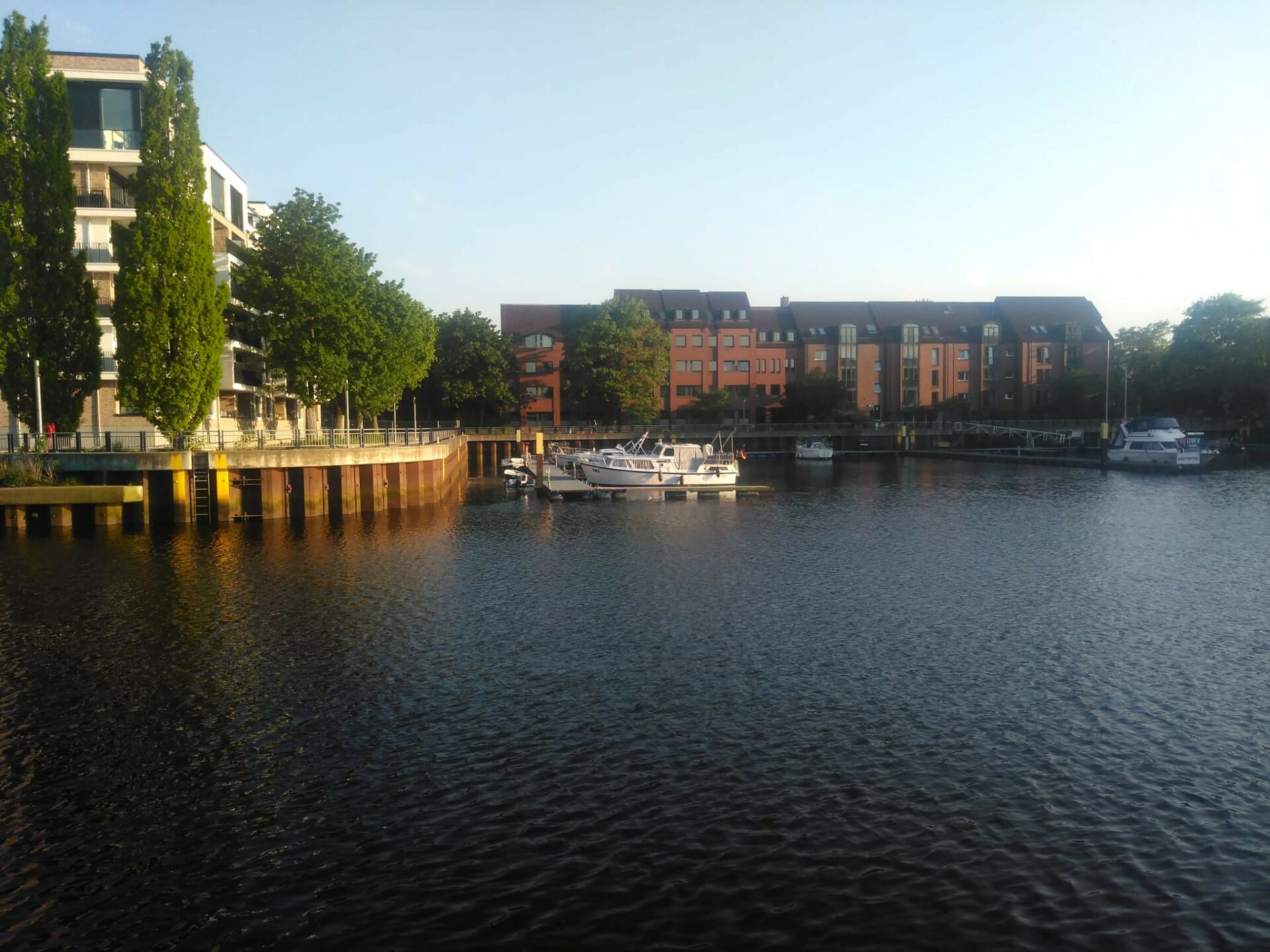 Kleine Boote im Oldenburger Hafen