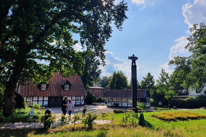 Dorfplatz Hüde Weßling Dorfplatz in Hüde