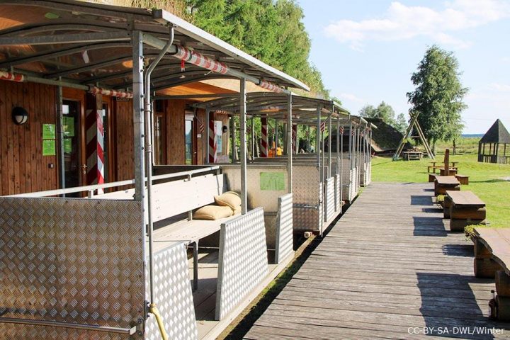 Goldenstedter Moorbahn ohne Besucher beim Bahnhof im NIZ